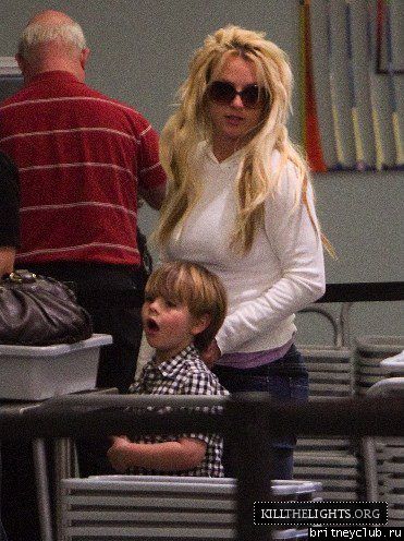 Бритни в аэропорту Нового Орлеана153.jpg(Бритни Спирс, Britney Spears)