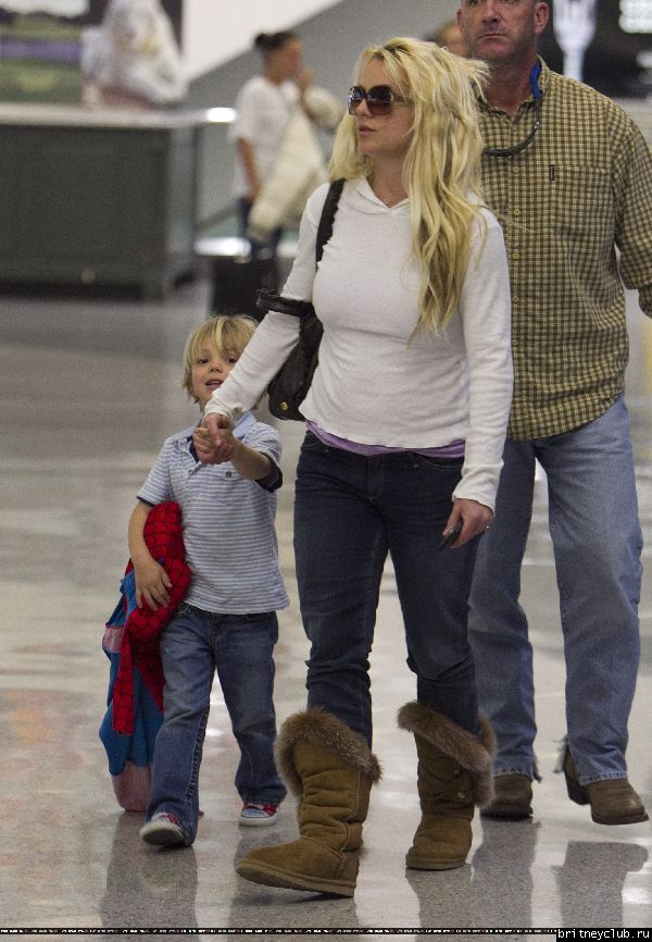 Бритни в аэропорту Нового Орлеана160.jpg(Бритни Спирс, Britney Spears)