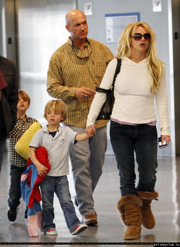 Бритни в аэропорту Нового Орлеана84.jpg(Бритни Спирс, Britney Spears)