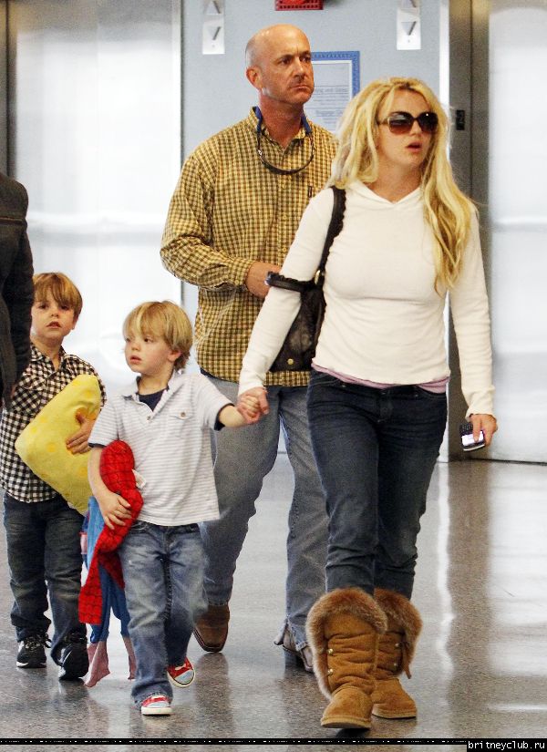 Бритни в аэропорту Нового Орлеана85.jpg(Бритни Спирс, Britney Spears)