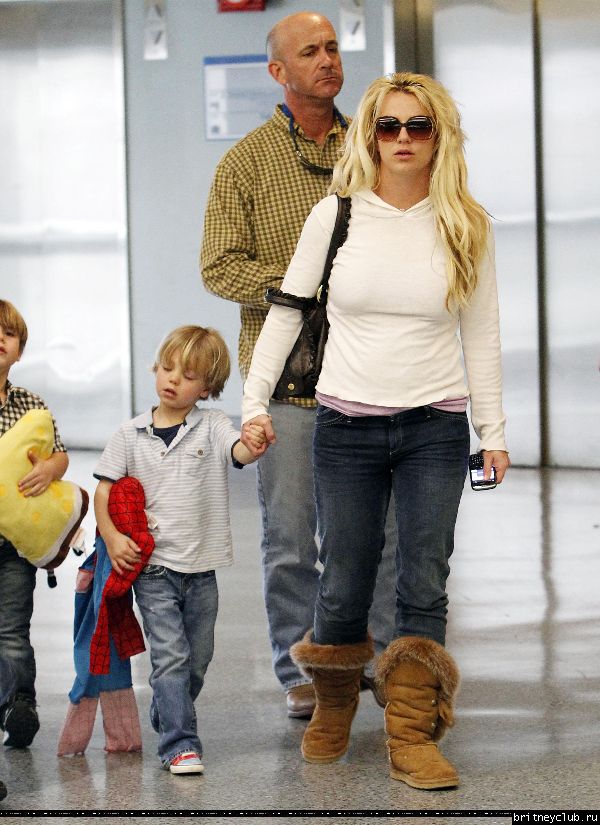 Бритни в аэропорту Нового Орлеана86.jpg(Бритни Спирс, Britney Spears)