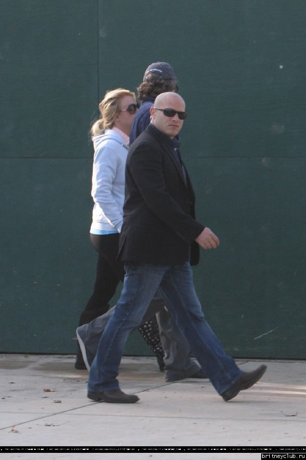 Бритни и Джейсон на игре Шона Престона в Сан-Фернандо76.jpg(Бритни Спирс, Britney Spears)