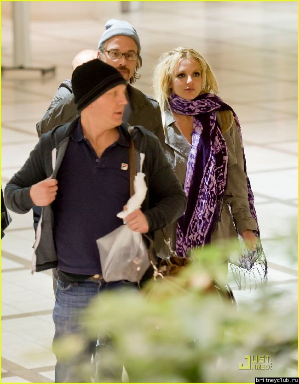 Бритни и Джейсон в аэропорту LAX1.jpg(Бритни Спирс, Britney Spears)