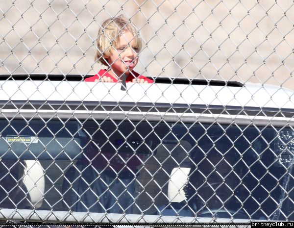 Бритни покидает игру Шона Престона в Сан Фернандо06.jpg(Бритни Спирс, Britney Spears)