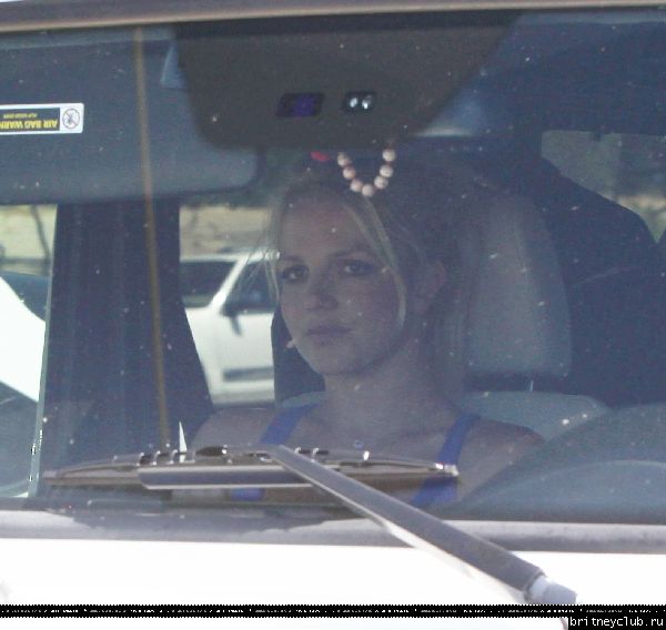 Бритни покидает игру Шона Престона в Сан Фернандо30.jpg(Бритни Спирс, Britney Spears)