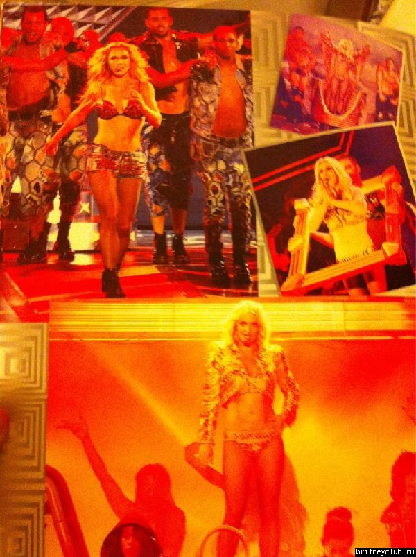 Femme Fatale Tourbook (2011)17.jpg(Бритни Спирс, Britney Spears)