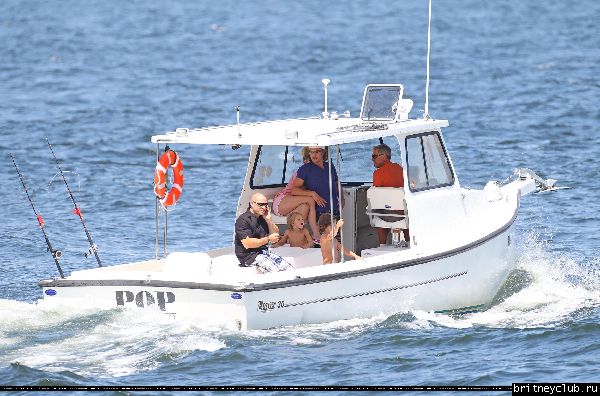Бритни с семьей отдыхает на яхте в Лонг-Айленде26.jpg(Бритни Спирс, Britney Spears)