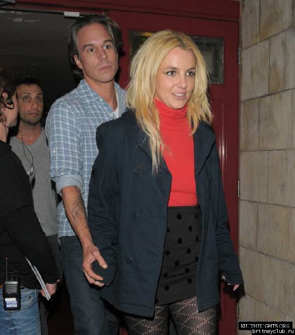 Бритни и Джейсон прибывают/уезжают в театр Shaftesbury12.jpg(Бритни Спирс, Britney Spears)