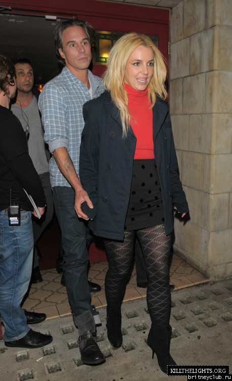 Бритни и Джейсон прибывают/уезжают в театр Shaftesbury15.jpg(Бритни Спирс, Britney Spears)