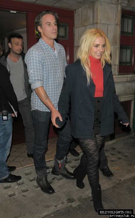 Бритни и Джейсон прибывают/уезжают в театр Shaftesbury16.jpg(Бритни Спирс, Britney Spears)