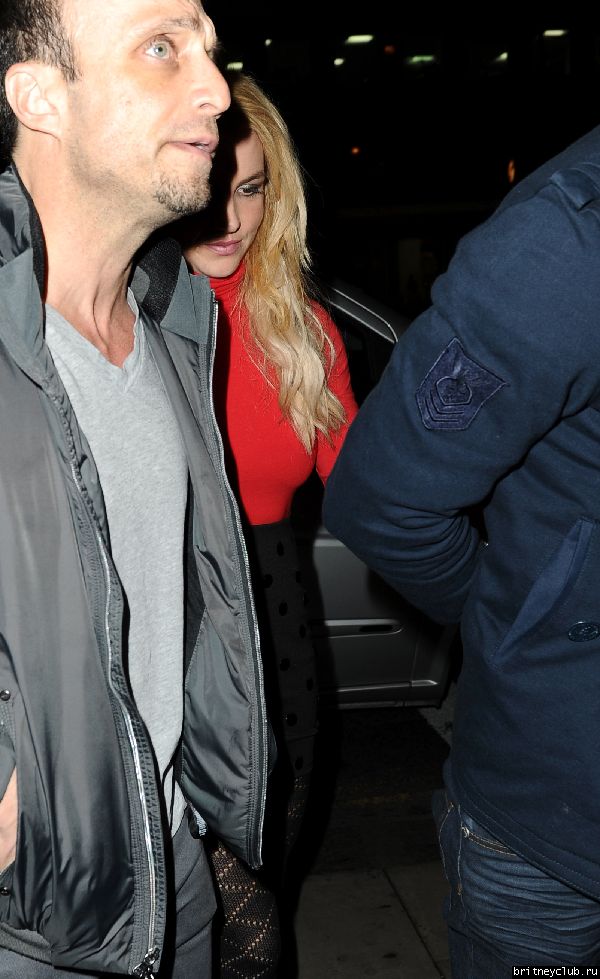 Бритни и Джейсон прибывают/уезжают в театр Shaftesbury26.jpg(Бритни Спирс, Britney Spears)