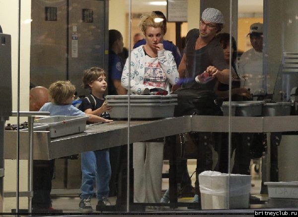 Бритни в аэропорту Hato Rey, Пуэрто Рико26.jpg(Бритни Спирс, Britney Spears)