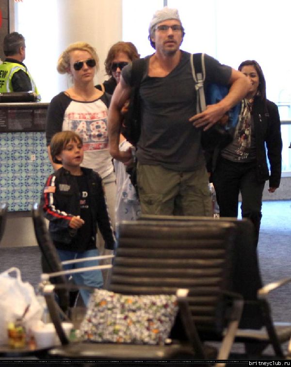 Бритни с семьей в Лос-Анджелесе08.jpg(Бритни Спирс, Britney Spears)
