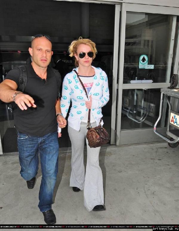 Бритни с семьей в Лос-Анджелесе28.jpg(Бритни Спирс, Britney Spears)