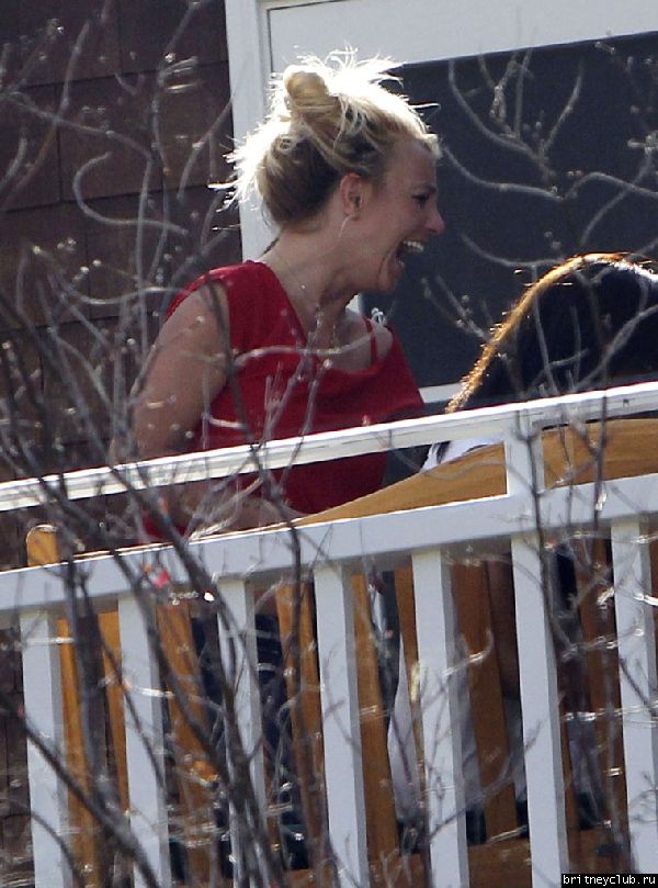 2012.05.05 - Бритни с семьей в Брентвуде05.jpg(Бритни Спирс, Britney Spears)