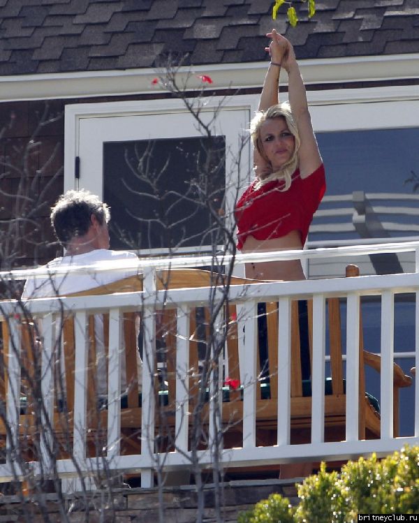 2012.05.05 - Бритни с семьей в Брентвуде07.jpg(Бритни Спирс, Britney Spears)