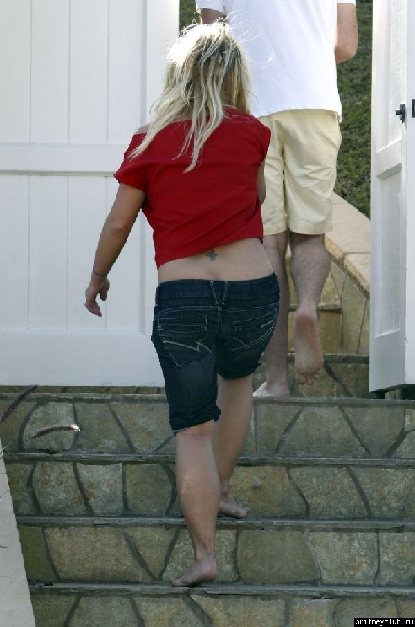 2012.05.05 - Бритни с семьей в Брентвуде27.jpg(Бритни Спирс, Britney Spears)