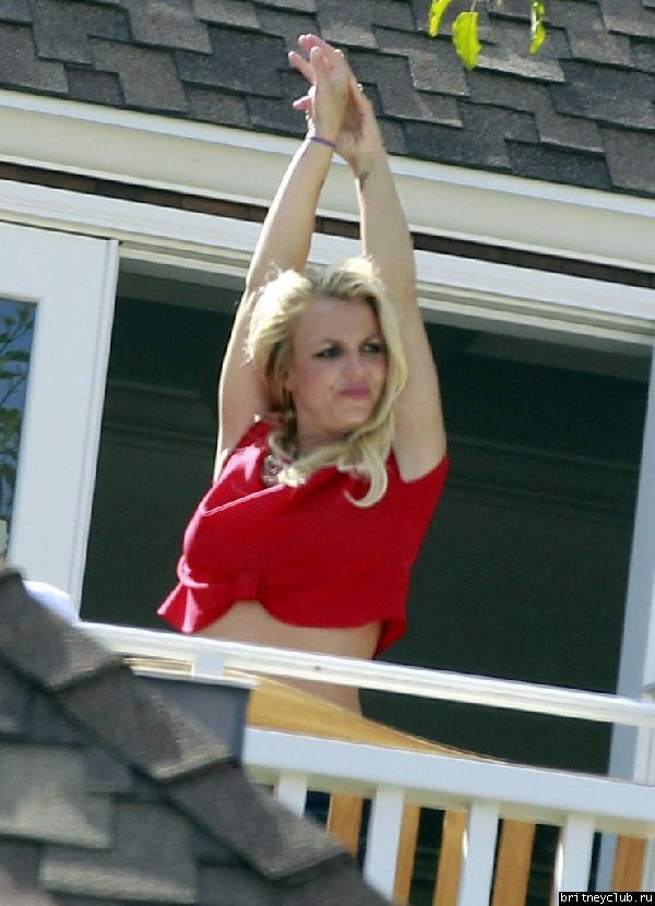 2012.05.05 - Бритни с семьей в Брентвуде30.jpg(Бритни Спирс, Britney Spears)