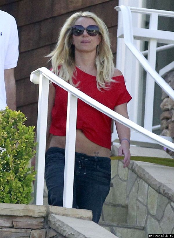 2012.05.05 - Бритни с семьей в Брентвуде41.jpg(Бритни Спирс, Britney Spears)