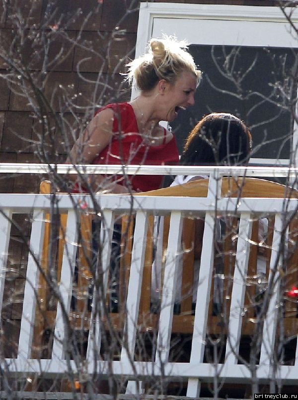 2012.05.05 - Бритни с семьей в Брентвуде42.jpg(Бритни Спирс, Britney Spears)