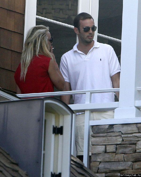 2012.05.05 - Бритни с семьей в Брентвуде48.jpg(Бритни Спирс, Britney Spears)