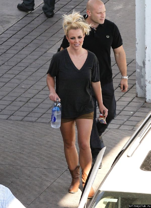 Бритни покидает фото студию в Лос-Анджелесе04.jpg(Бритни Спирс, Britney Spears)