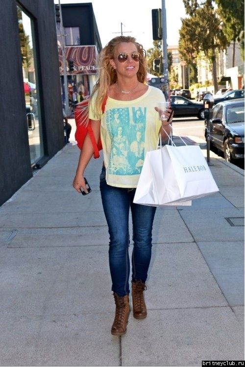 Бритни на шоппинге в Лос-Анджелесе1.jpg(Бритни Спирс, Britney Spears)