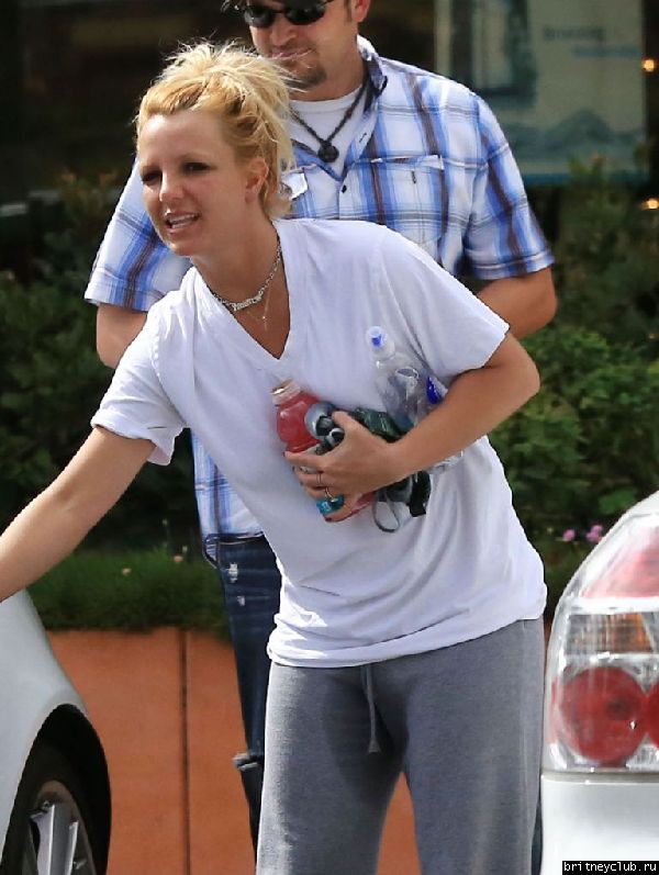 Бритни покидает цветочный магазин Gelson08.jpg(Бритни Спирс, Britney Spears)