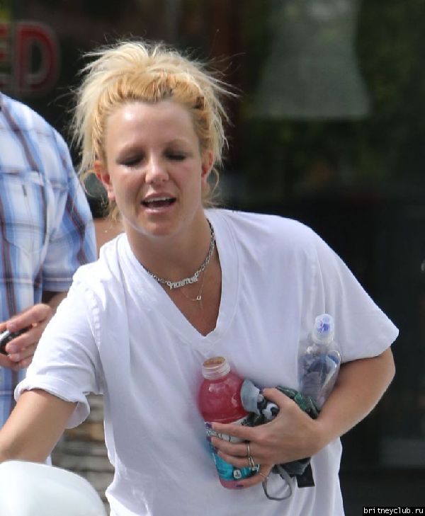 Бритни покидает цветочный магазин Gelson20.jpg(Бритни Спирс, Britney Spears)