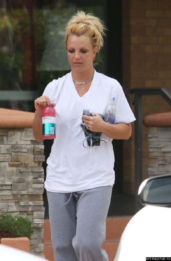 Бритни покидает цветочный магазин Gelson21.jpg(Бритни Спирс, Britney Spears)