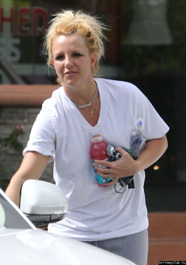 Бритни покидает цветочный магазин Gelson26.jpg(Бритни Спирс, Britney Spears)