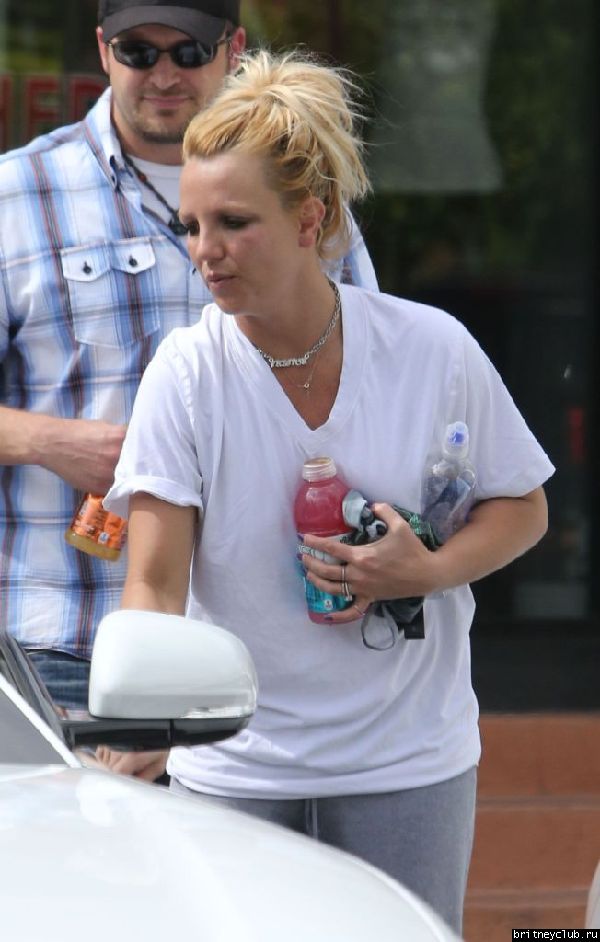 Бритни покидает цветочный магазин Gelson28.jpg(Бритни Спирс, Britney Spears)