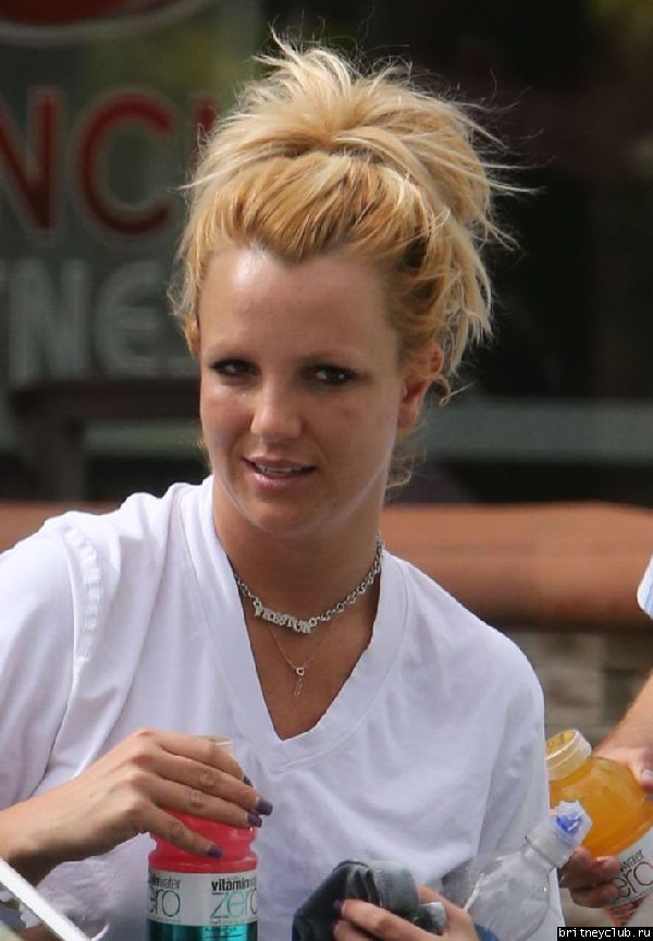 Бритни покидает цветочный магазин Gelson29.jpg(Бритни Спирс, Britney Spears)