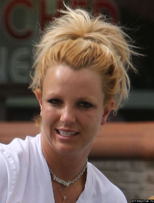 Бритни покидает цветочный магазин Gelson36.jpg(Бритни Спирс, Britney Spears)