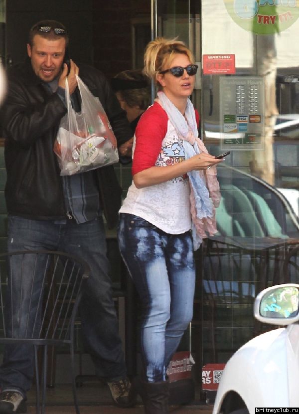 Бритни покидает отель и ресторан  SubWay19.jpg(Бритни Спирс, Britney Spears)