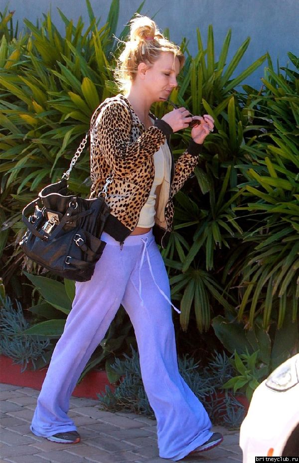 Бритни покидает танцевальную студию в Санта-Монике1.jpg(Бритни Спирс, Britney Spears)