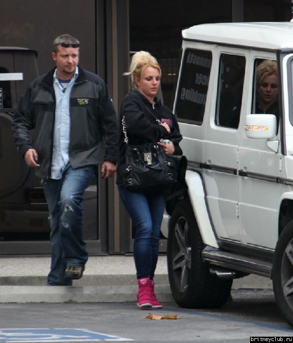Бритни покидает танцевальную студию в Энсино01.jpg(Бритни Спирс, Britney Spears)