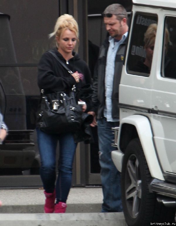 Бритни покидает танцевальную студию в Энсино03.jpg(Бритни Спирс, Britney Spears)