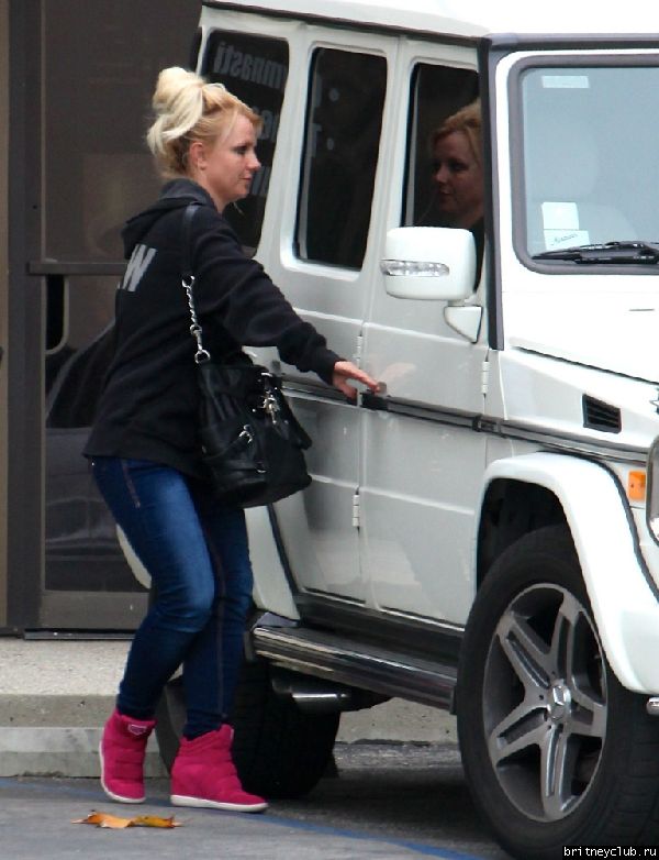 Бритни покидает танцевальную студию в Энсино07.jpg(Бритни Спирс, Britney Spears)