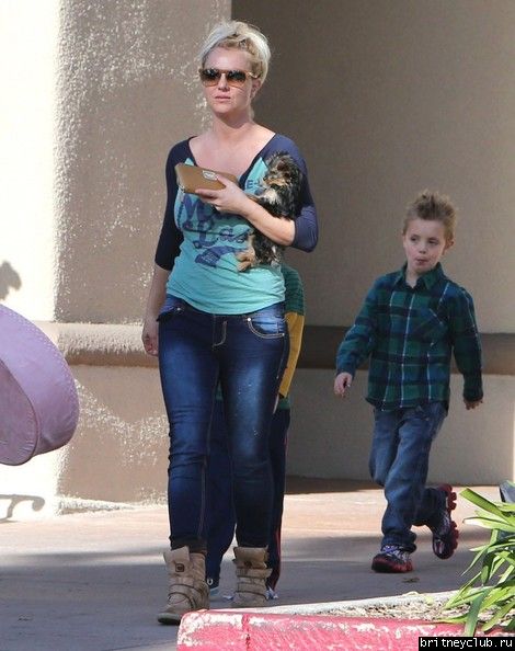 Бритни с детьми в Таузенд-Оакс04.jpg(Бритни Спирс, Britney Spears)