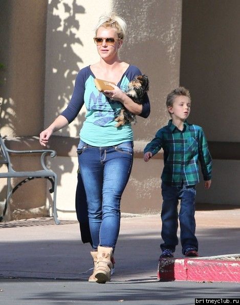 Бритни с детьми в Таузенд-Оакс36.jpg(Бритни Спирс, Britney Spears)