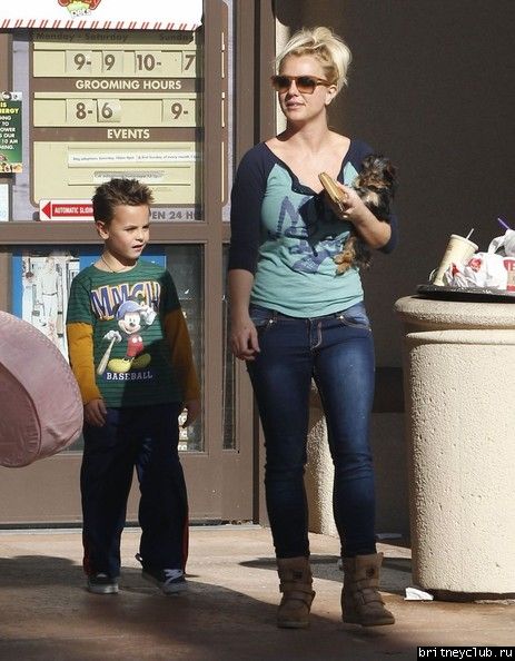 Бритни с детьми в Таузенд-Оакс58.jpg(Бритни Спирс, Britney Spears)
