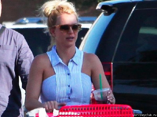 Бритни на шоппинге в Target23.jpg(Бритни Спирс, Britney Spears)
