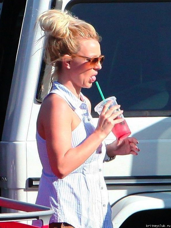 Бритни на шоппинге в Target26.jpg(Бритни Спирс, Britney Spears)