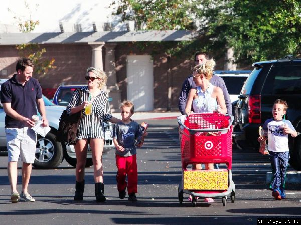 Бритни на шоппинге в Target31.jpg(Бритни Спирс, Britney Spears)