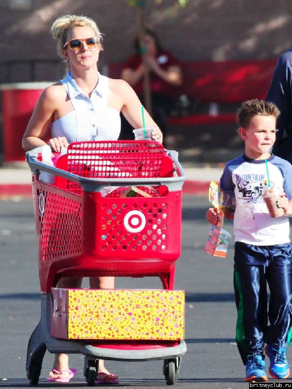 Бритни на шоппинге в Target33.jpg(Бритни Спирс, Britney Spears)