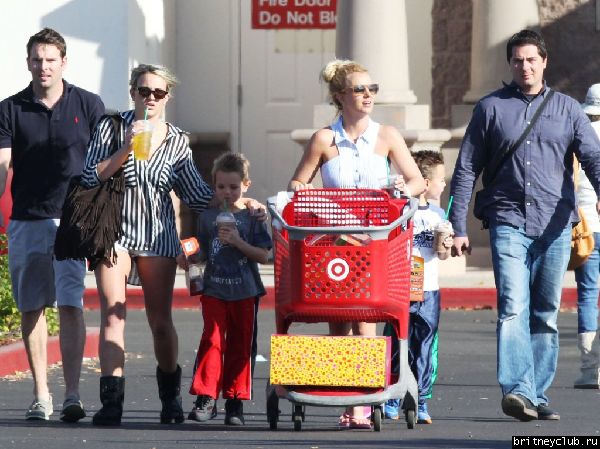 Бритни на шоппинге в Target39.jpg(Бритни Спирс, Britney Spears)