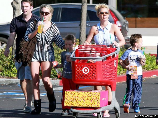 Бритни на шоппинге в Target42.jpg(Бритни Спирс, Britney Spears)
