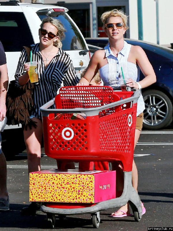 Бритни на шоппинге в Target43.jpg(Бритни Спирс, Britney Spears)