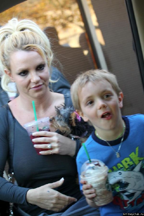 Бритни с детьми покидает танцевальную студию ROCKIT02.jpg(Бритни Спирс, Britney Spears)